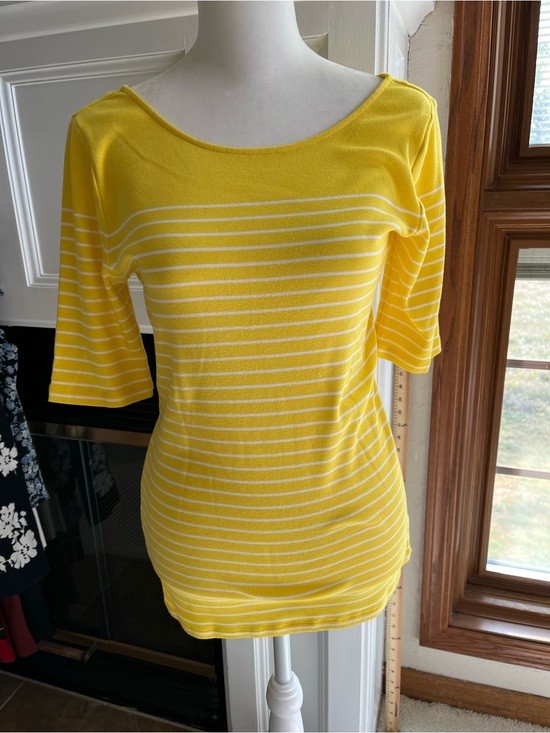 Ann Taylor Tops - Ann Taylor Yellow & White Striped Scoop Neck Top